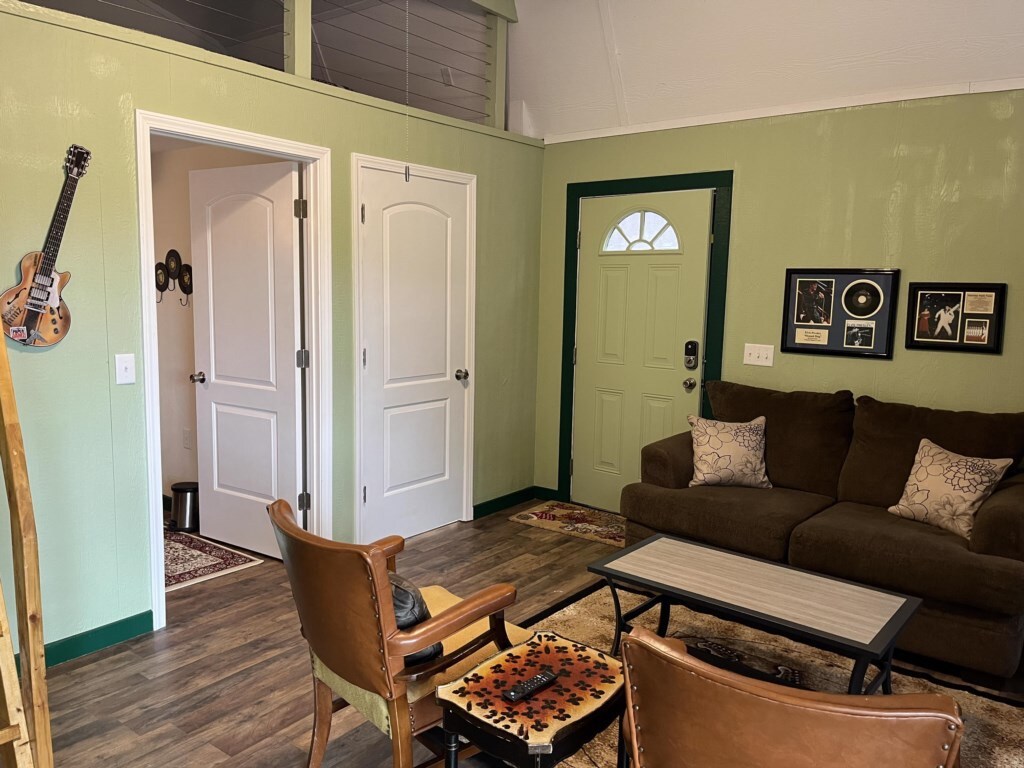 Living room image 1