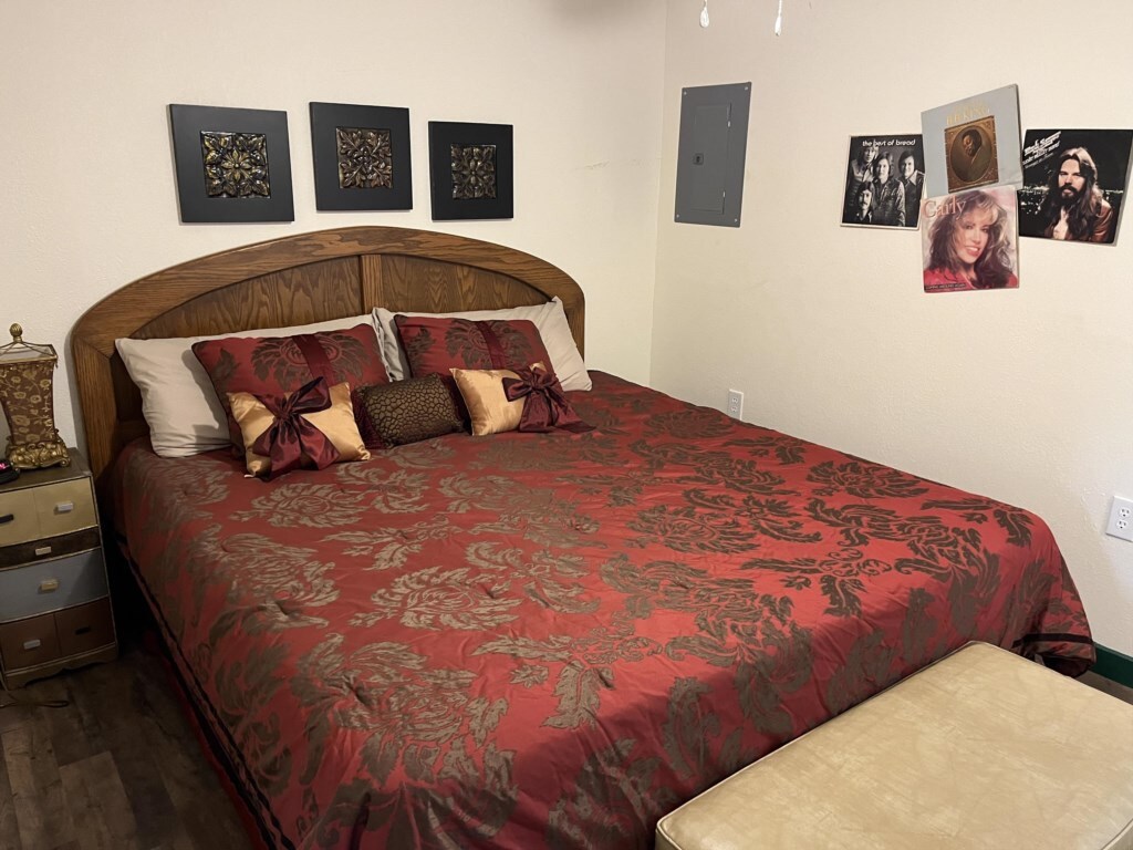 Bedroom 1 image 1