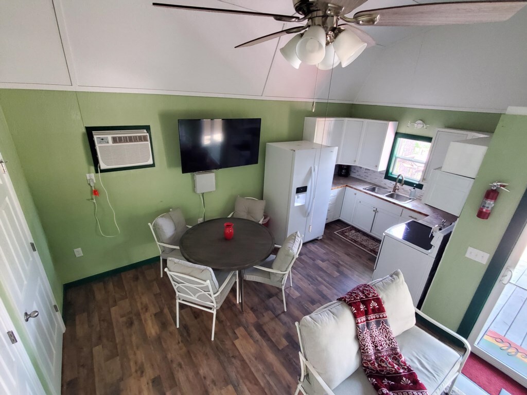 Dining area image 2